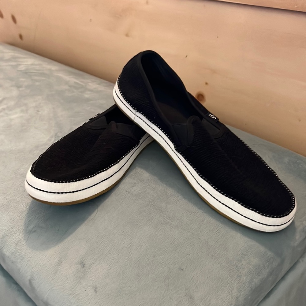 UGG loafers worn twice very comfortable I just don’t wear them
